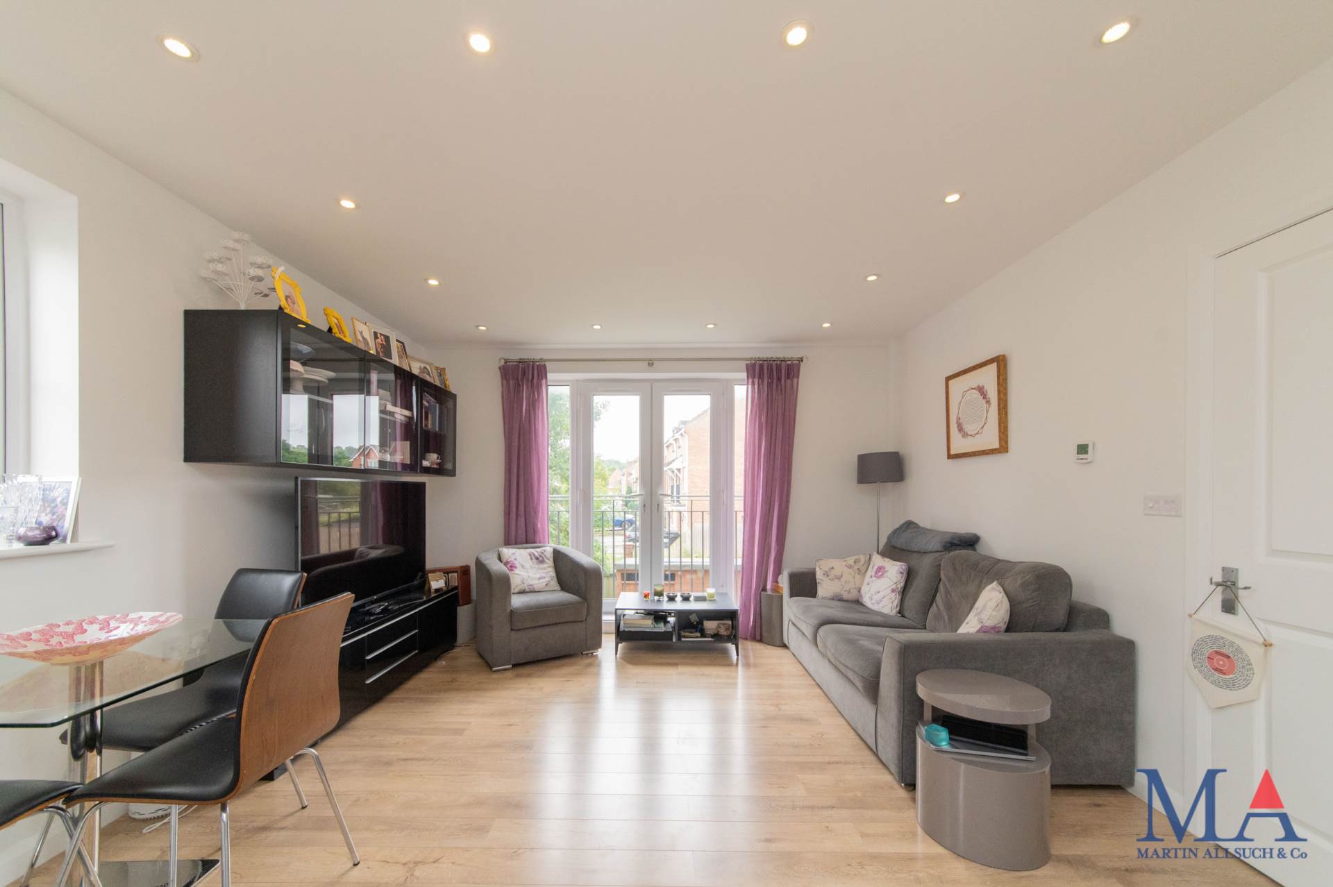 Oakwood House, Borehamwood, Image 6