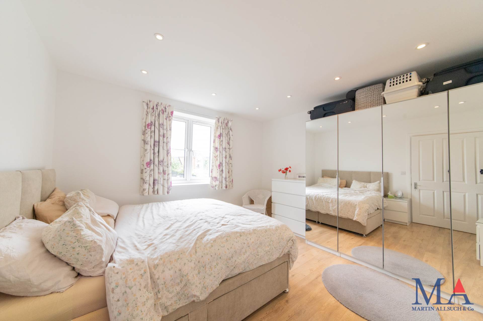 Oakwood House, Borehamwood, Image 8
