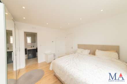 Oakwood House, Borehamwood, Image 10