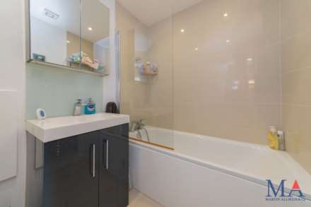 Oakwood House, Borehamwood, Image 14