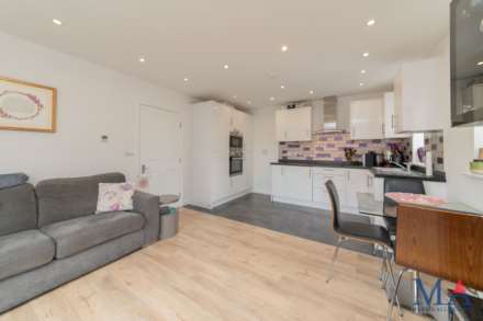 Oakwood House, Borehamwood, Image 3