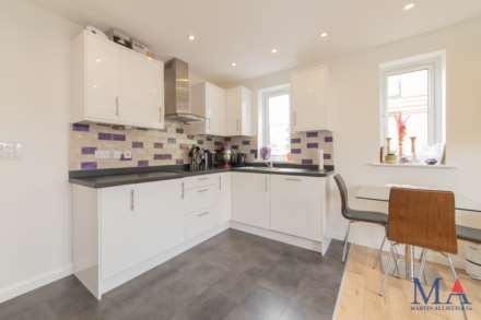 Oakwood House, Borehamwood, Image 4