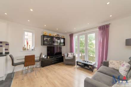 Oakwood House, Borehamwood, Image 7
