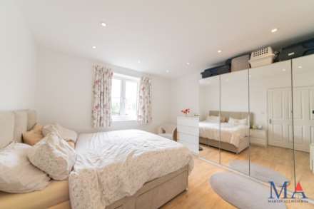 Oakwood House, Borehamwood, Image 8