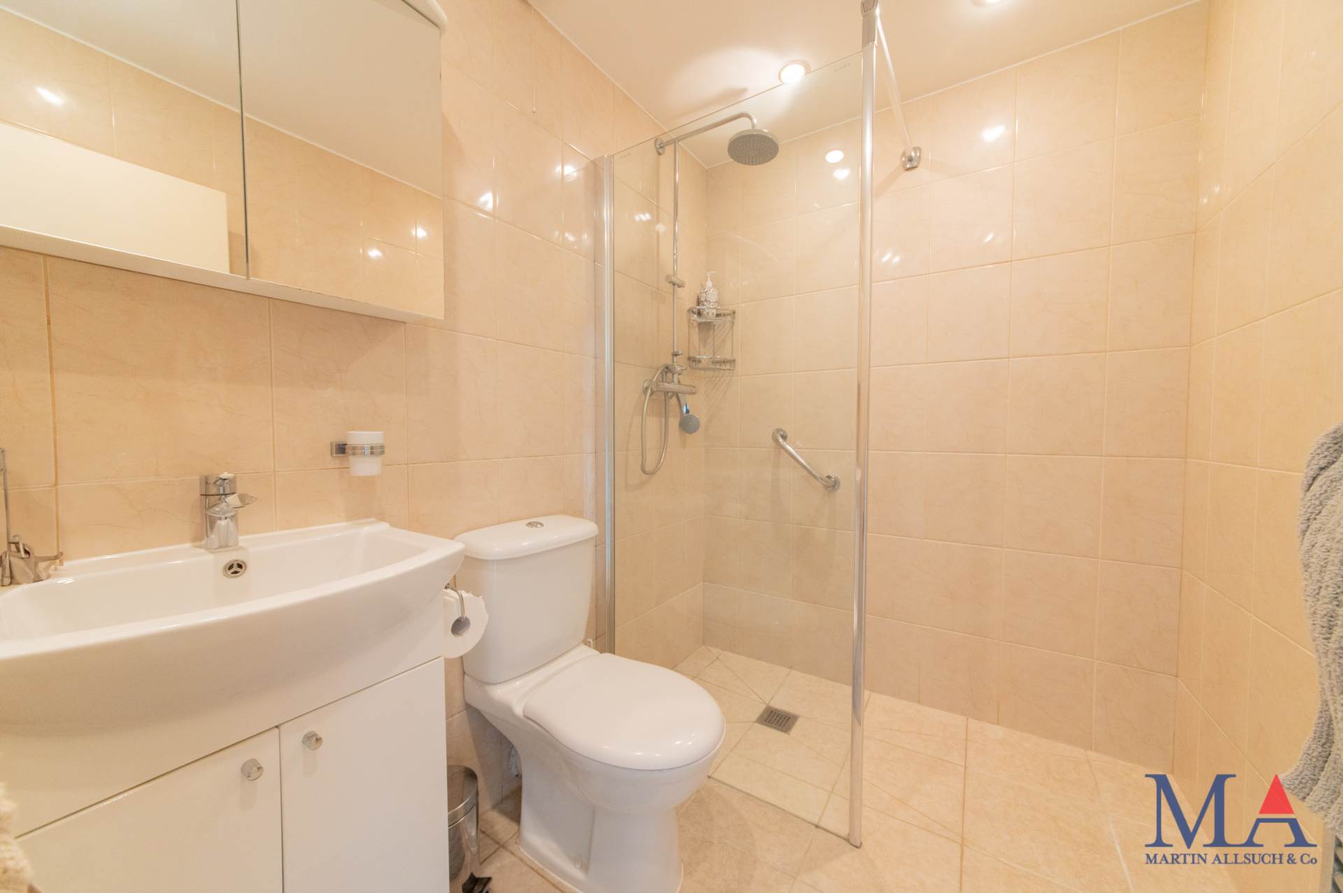 Alcuin Court, Stanmore, Image 15