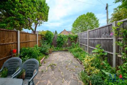 Alcuin Court, Stanmore, Image 17