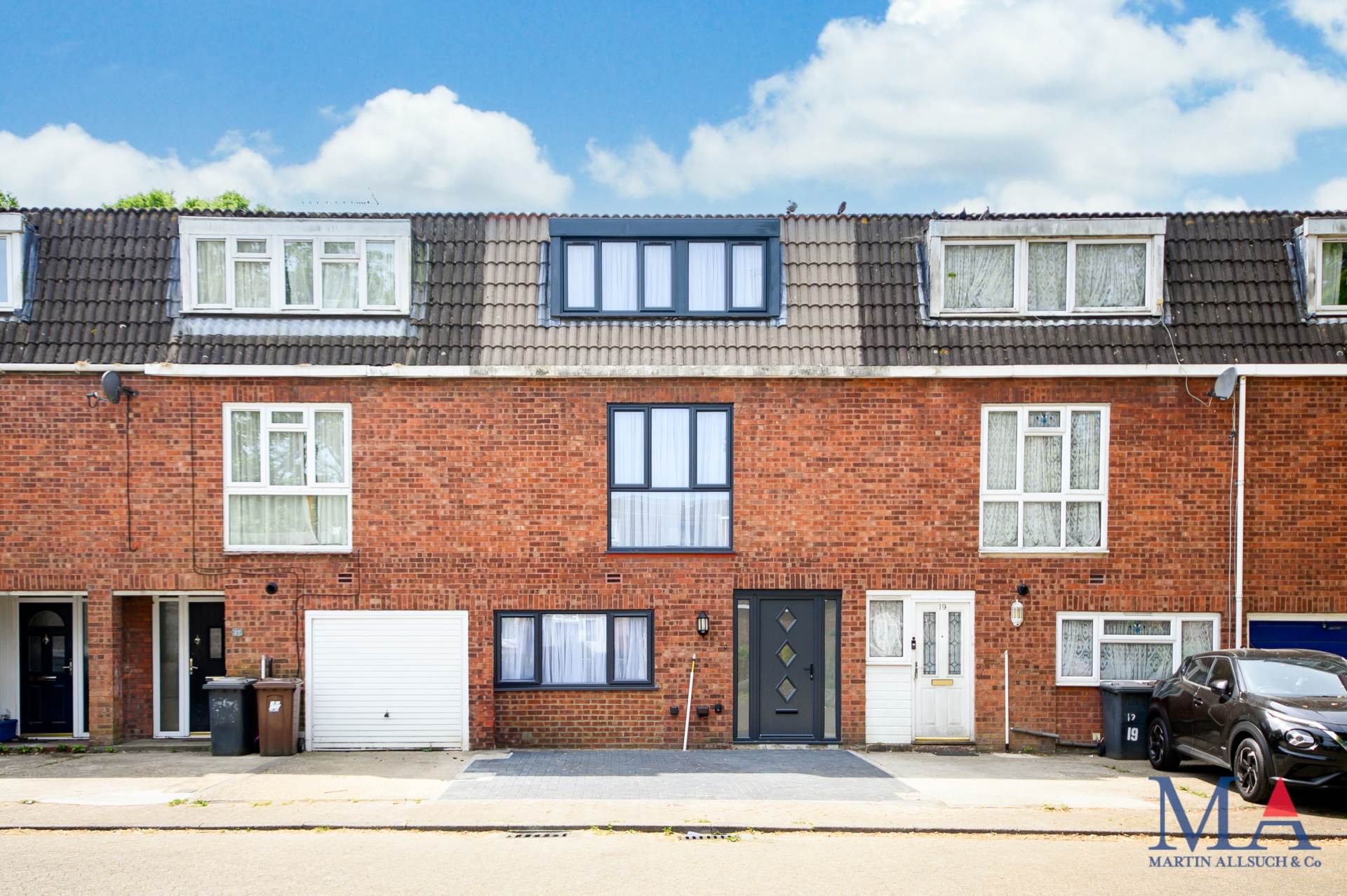 Gibbons Close, Borehamwood, Image 1