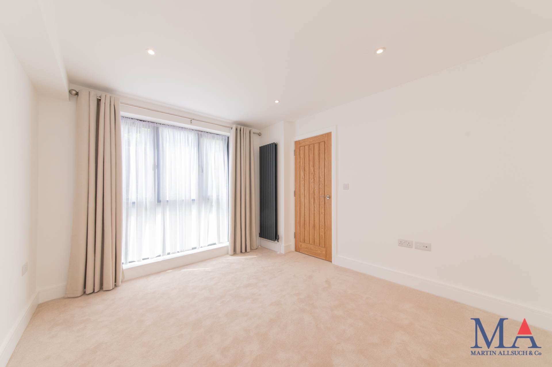 Gibbons Close, Borehamwood, Image 10