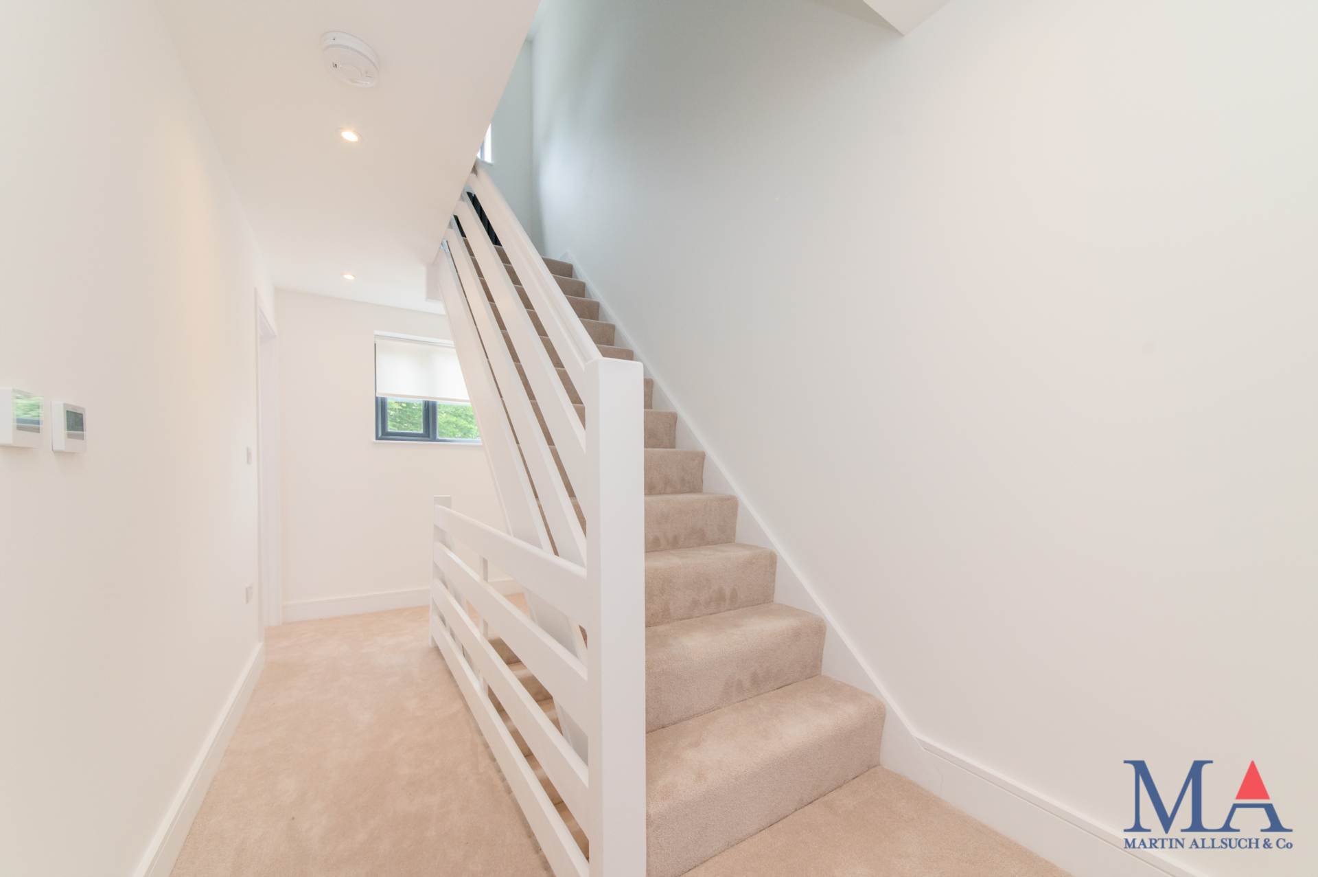 Gibbons Close, Borehamwood, Image 18