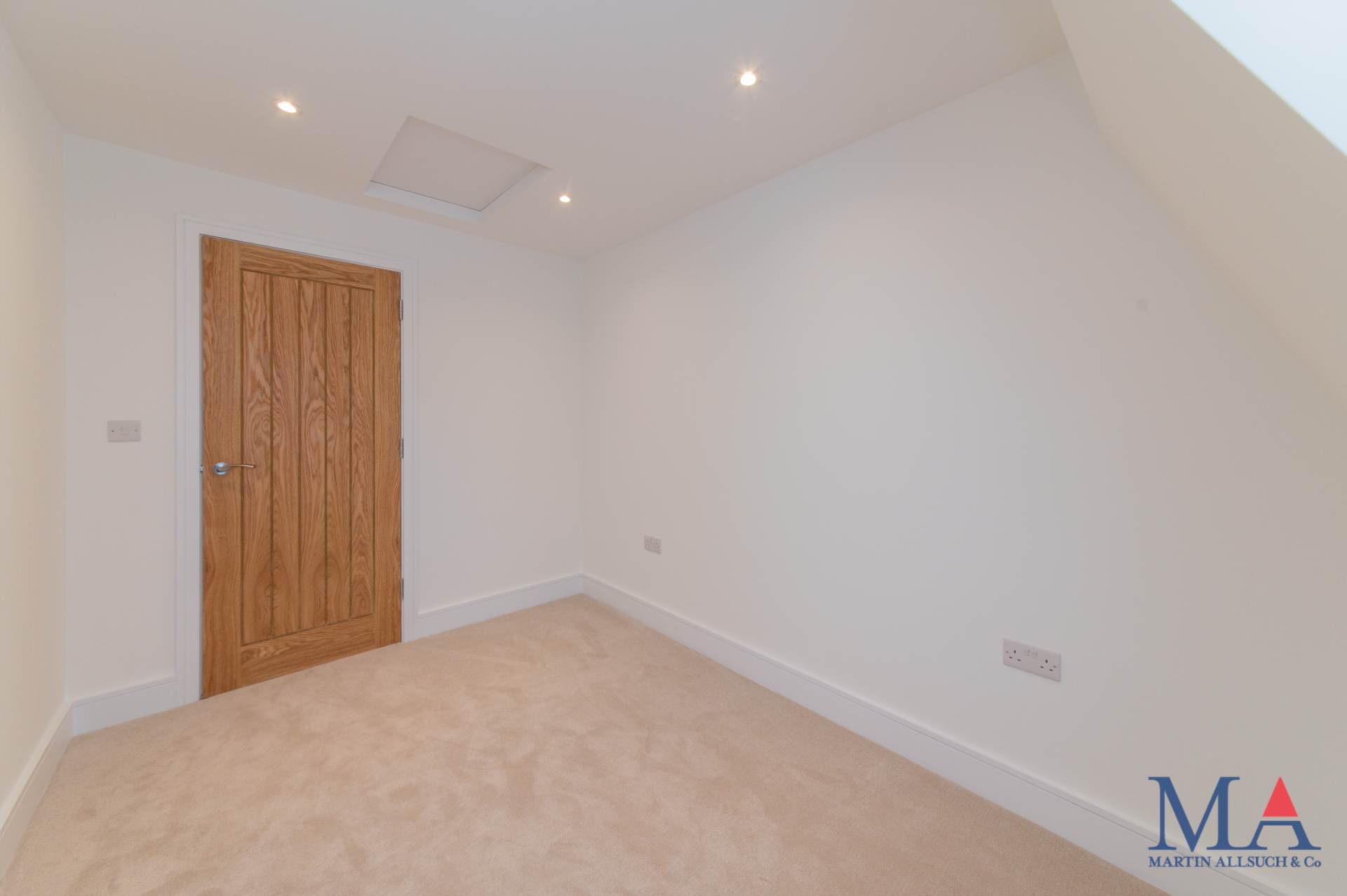 Gibbons Close, Borehamwood, Image 21