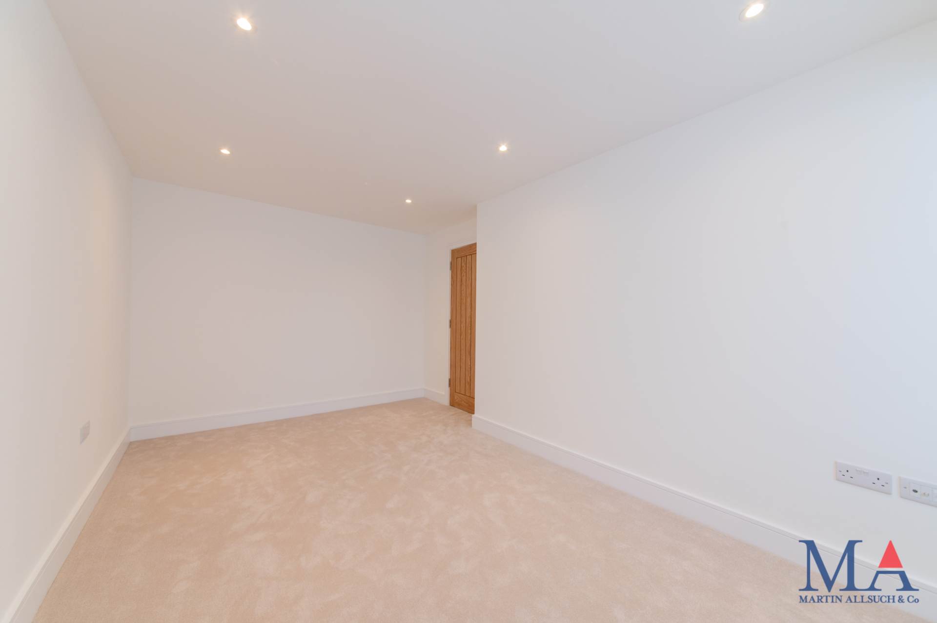 Gibbons Close, Borehamwood, Image 22