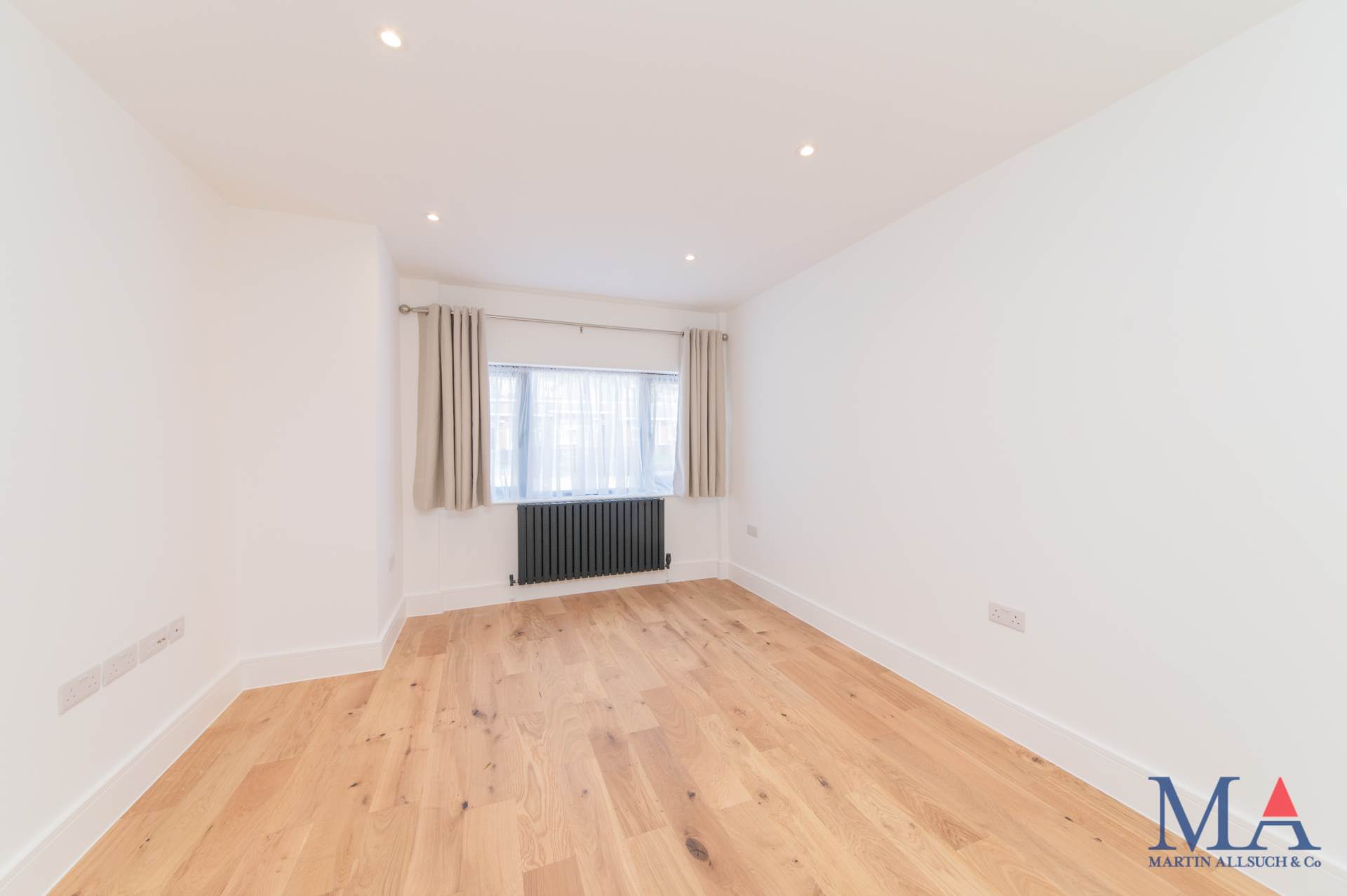 Gibbons Close, Borehamwood, Image 3