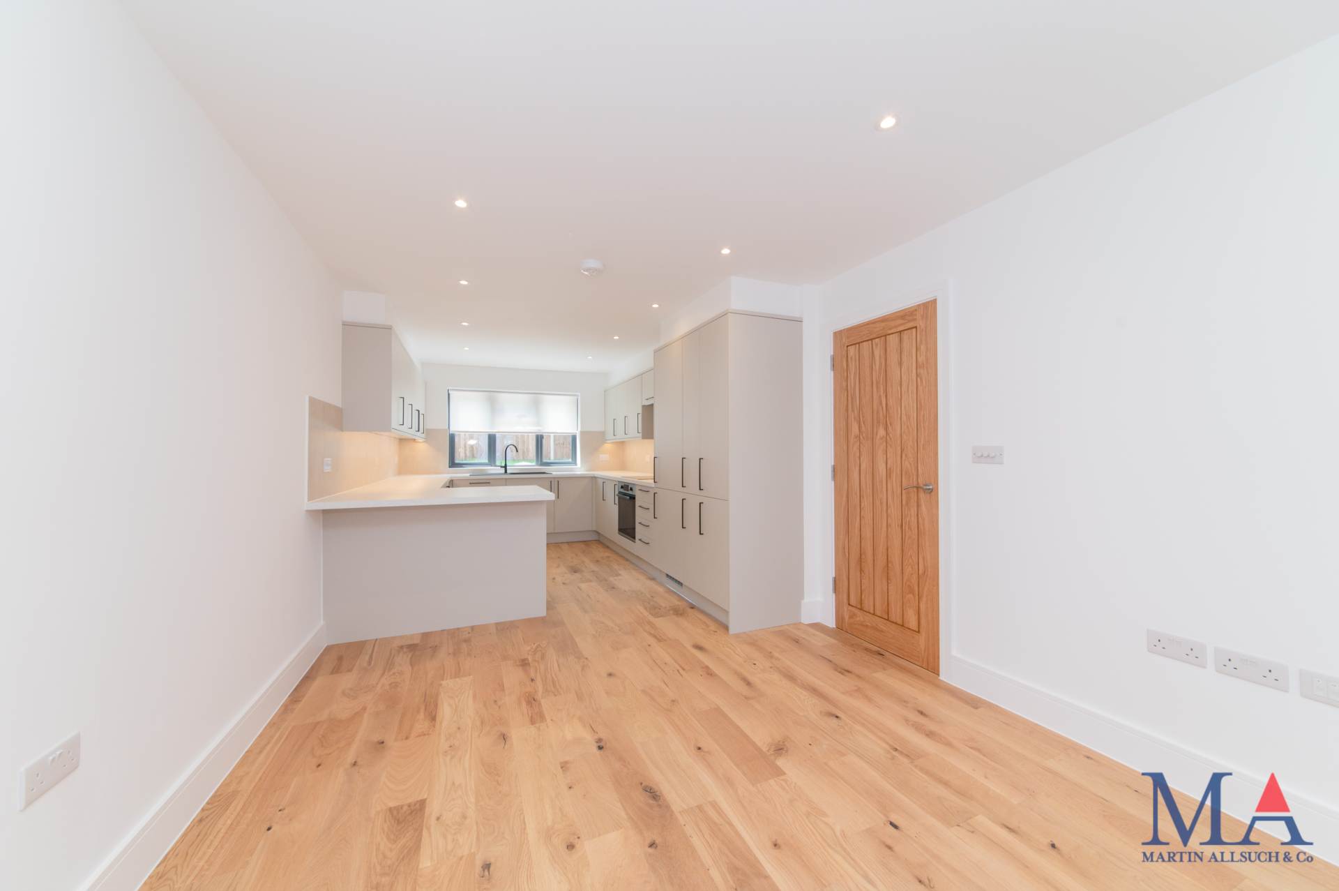 Gibbons Close, Borehamwood, Image 4