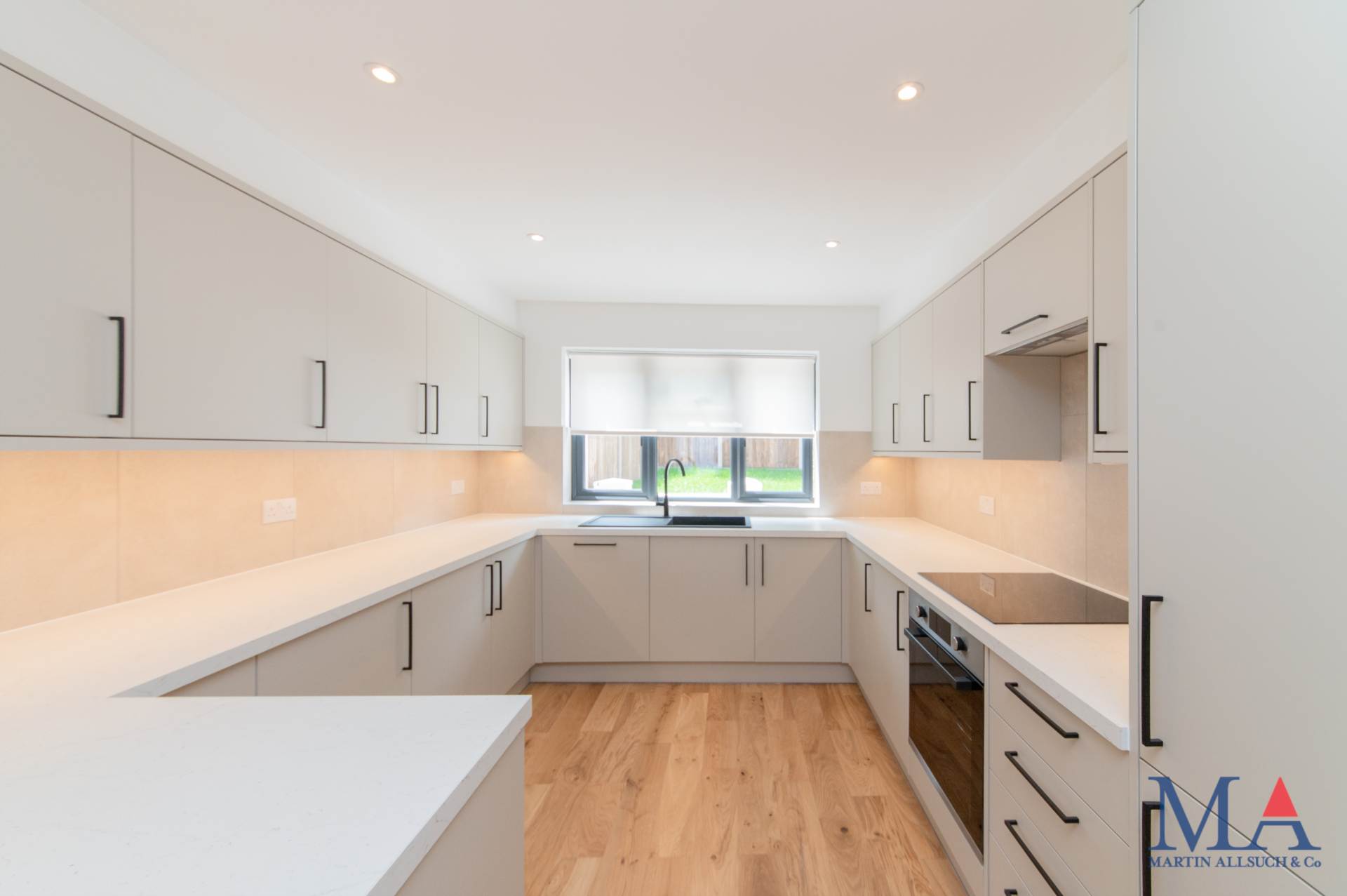 Gibbons Close, Borehamwood, Image 5