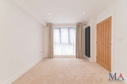 Gibbons Close, Borehamwood, Image 11