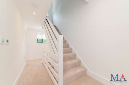 Gibbons Close, Borehamwood, Image 18