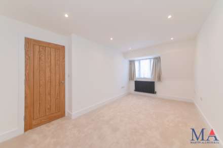 Gibbons Close, Borehamwood, Image 19