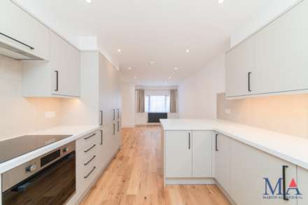 Gibbons Close, Borehamwood, Image 2