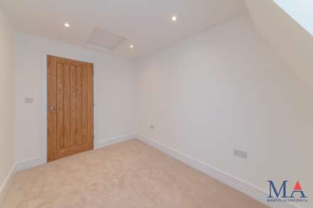 Gibbons Close, Borehamwood, Image 21