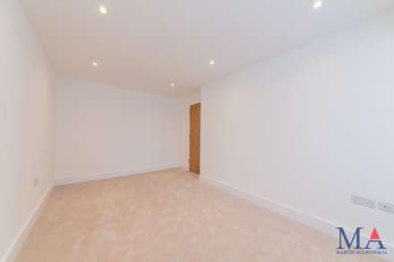 Gibbons Close, Borehamwood, Image 22