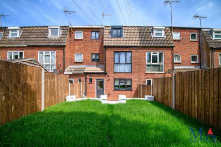 Gibbons Close, Borehamwood, Image 24