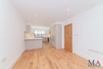 Gibbons Close, Borehamwood, Image 4