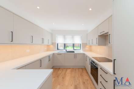 Gibbons Close, Borehamwood, Image 5