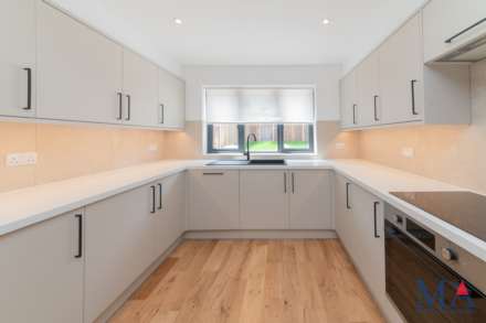 Gibbons Close, Borehamwood, Image 6