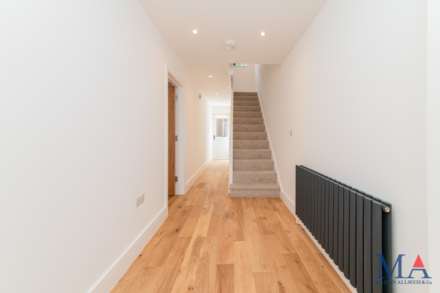 Gibbons Close, Borehamwood, Image 9