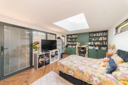 St. Mary's Crescent, London, NW4, Image 17