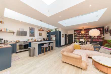St. Mary's Crescent, London, NW4, Image 2
