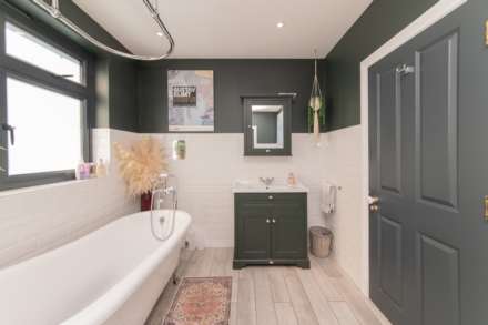 St. Mary's Crescent, London, NW4, Image 20