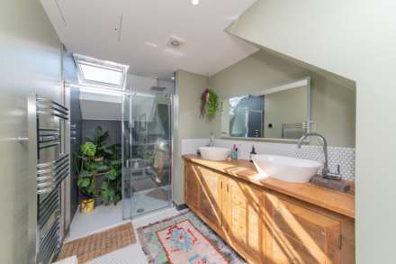 St. Mary's Crescent, London, NW4, Image 30