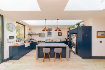 St. Mary's Crescent, London, NW4, Image 6