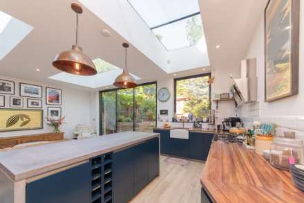 St. Mary's Crescent, London, NW4, Image 7