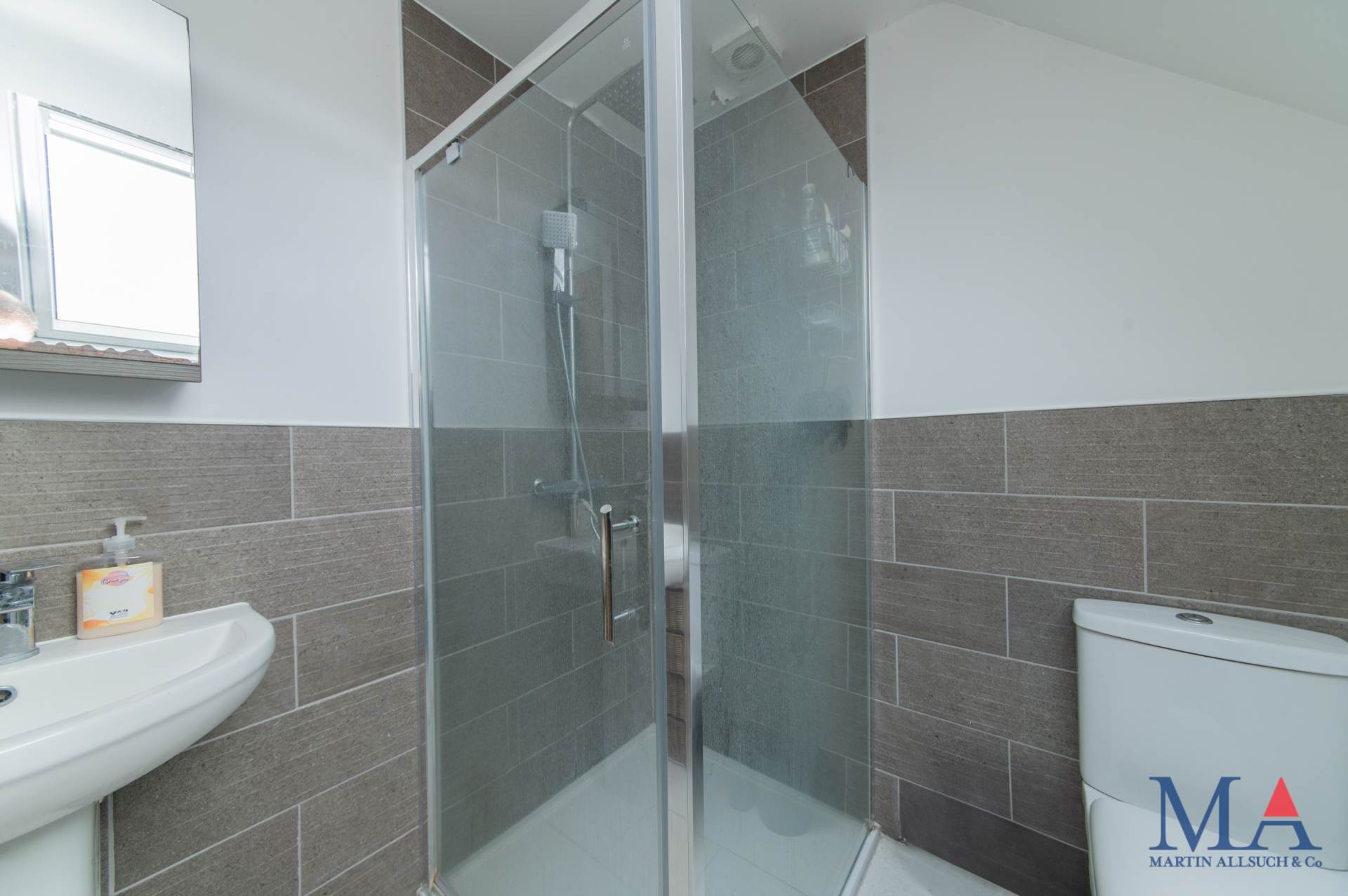 Grosvenor Road, Borehamwood, Image 22