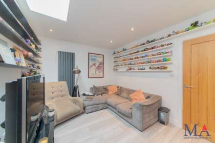 Grosvenor Road, Borehamwood, Image 15