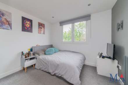 Grosvenor Road, Borehamwood, Image 19