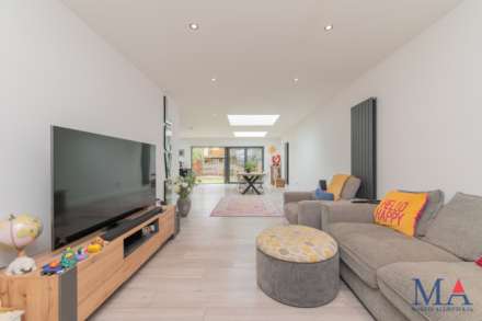 Grosvenor Road, Borehamwood, Image 3