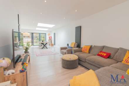 Grosvenor Road, Borehamwood, Image 4