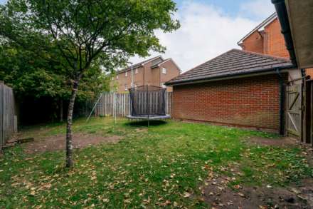 Corfe Close, Borehamwood, Image 10