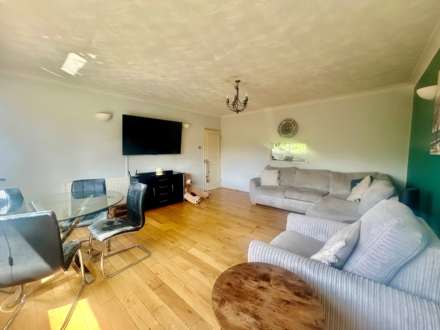 Brook Court, Radlett, Image 2