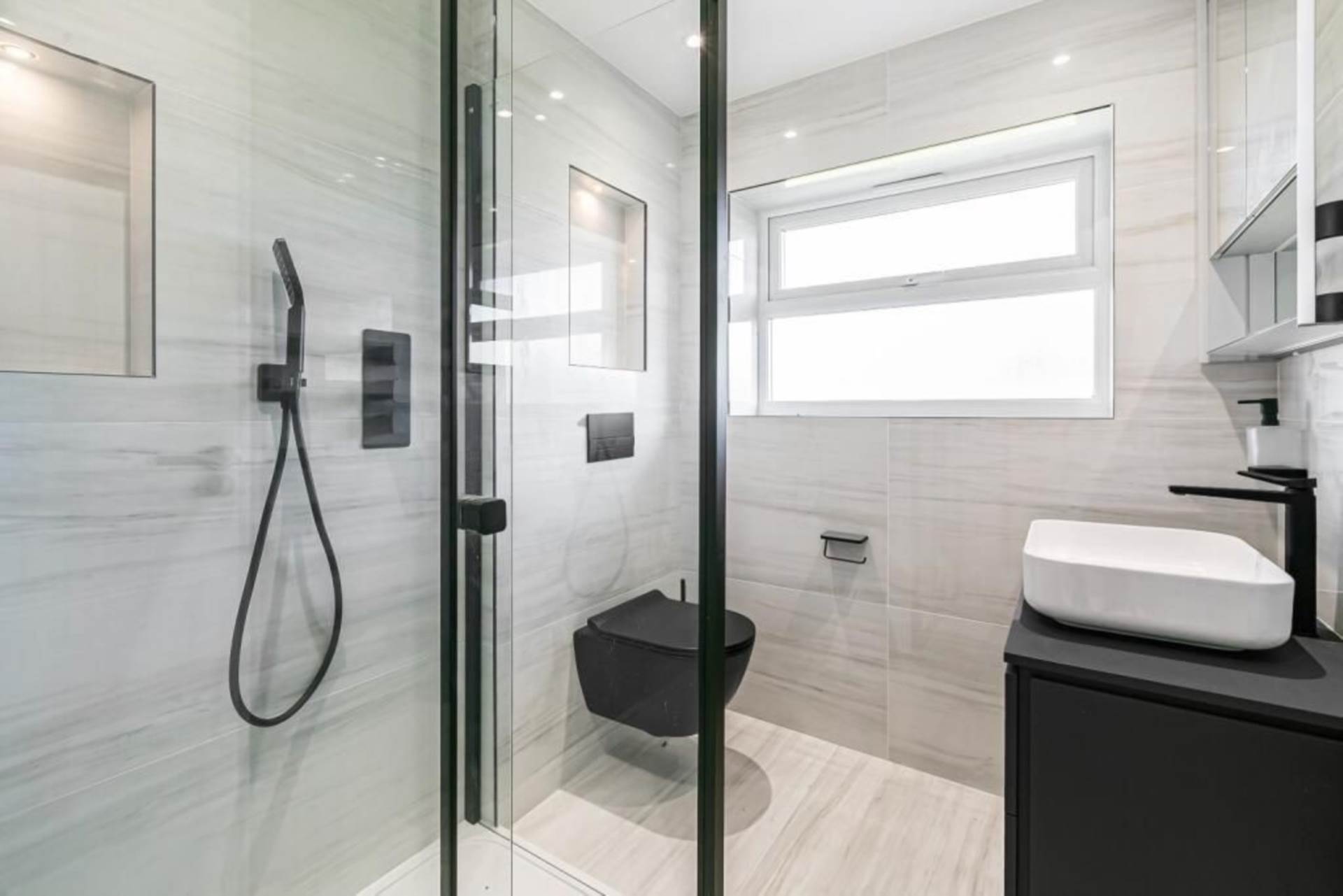 Kenilworth Drive, Borehamwood, Image 10