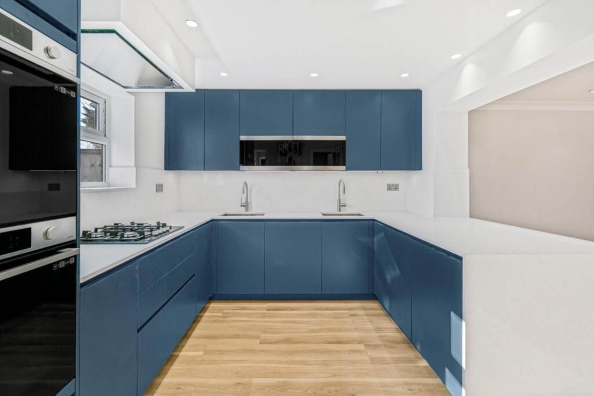 Kenilworth Drive, Borehamwood, Image 2