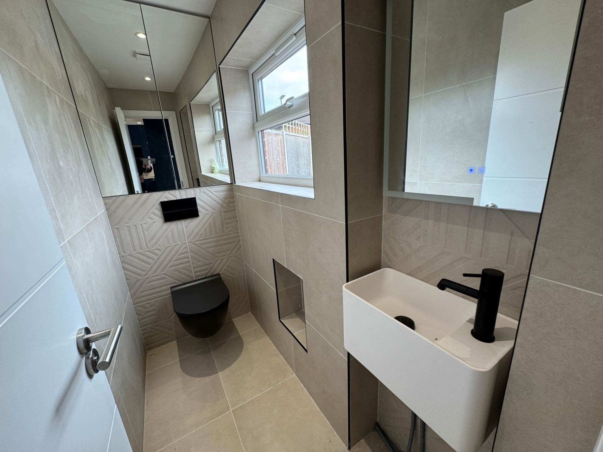 Kenilworth Drive, Borehamwood, Image 9