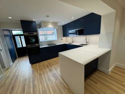 Kenilworth Drive, Borehamwood, Image 4