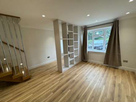 Kenilworth Drive, Borehamwood, Image 5