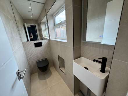 Kenilworth Drive, Borehamwood, Image 9