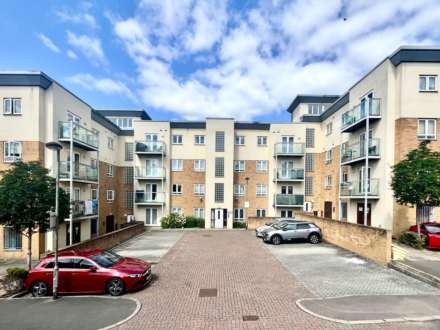 Todd Close, Borehamwood
