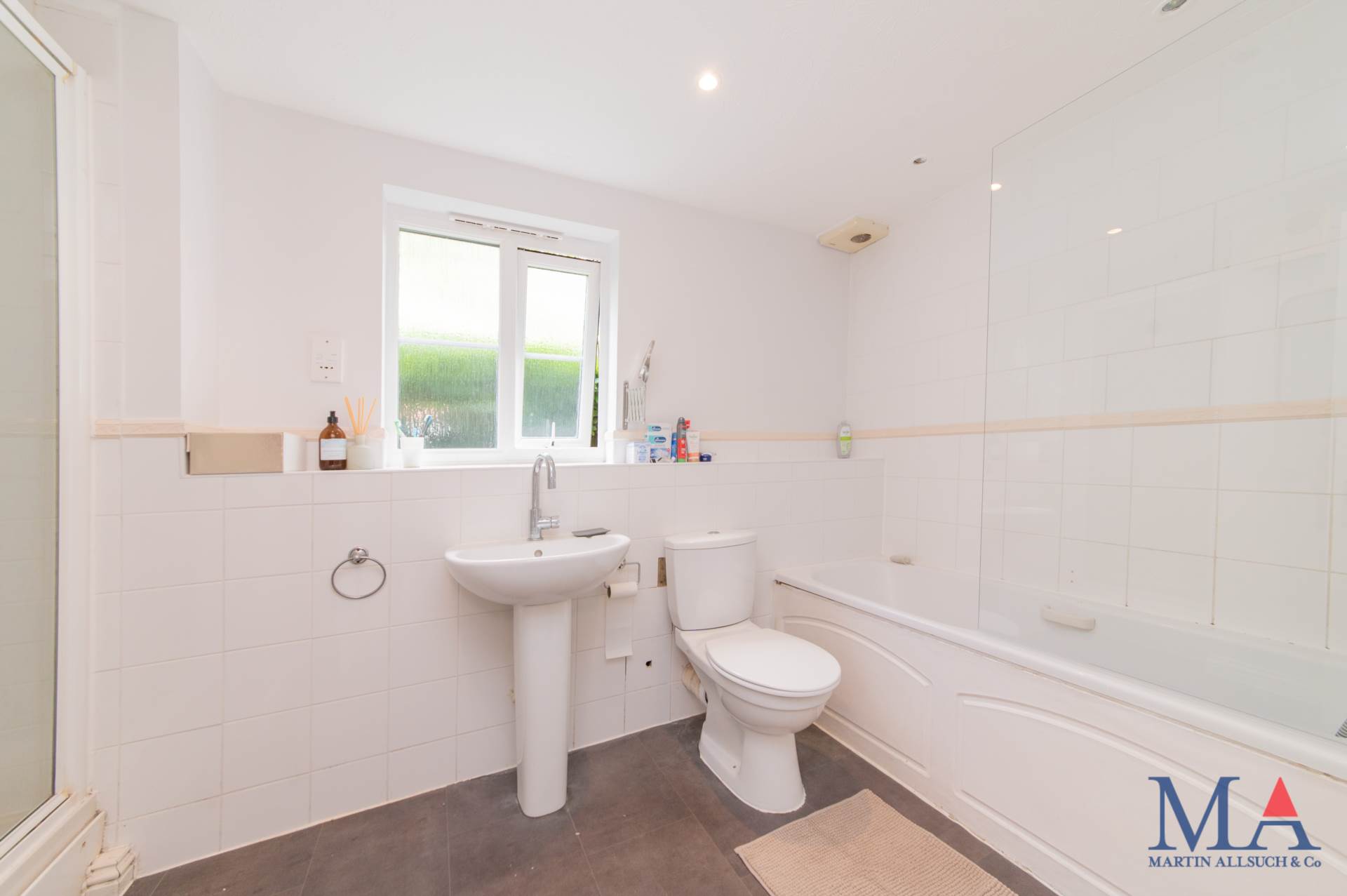 Corfe Close, Borehamwood, Image 15